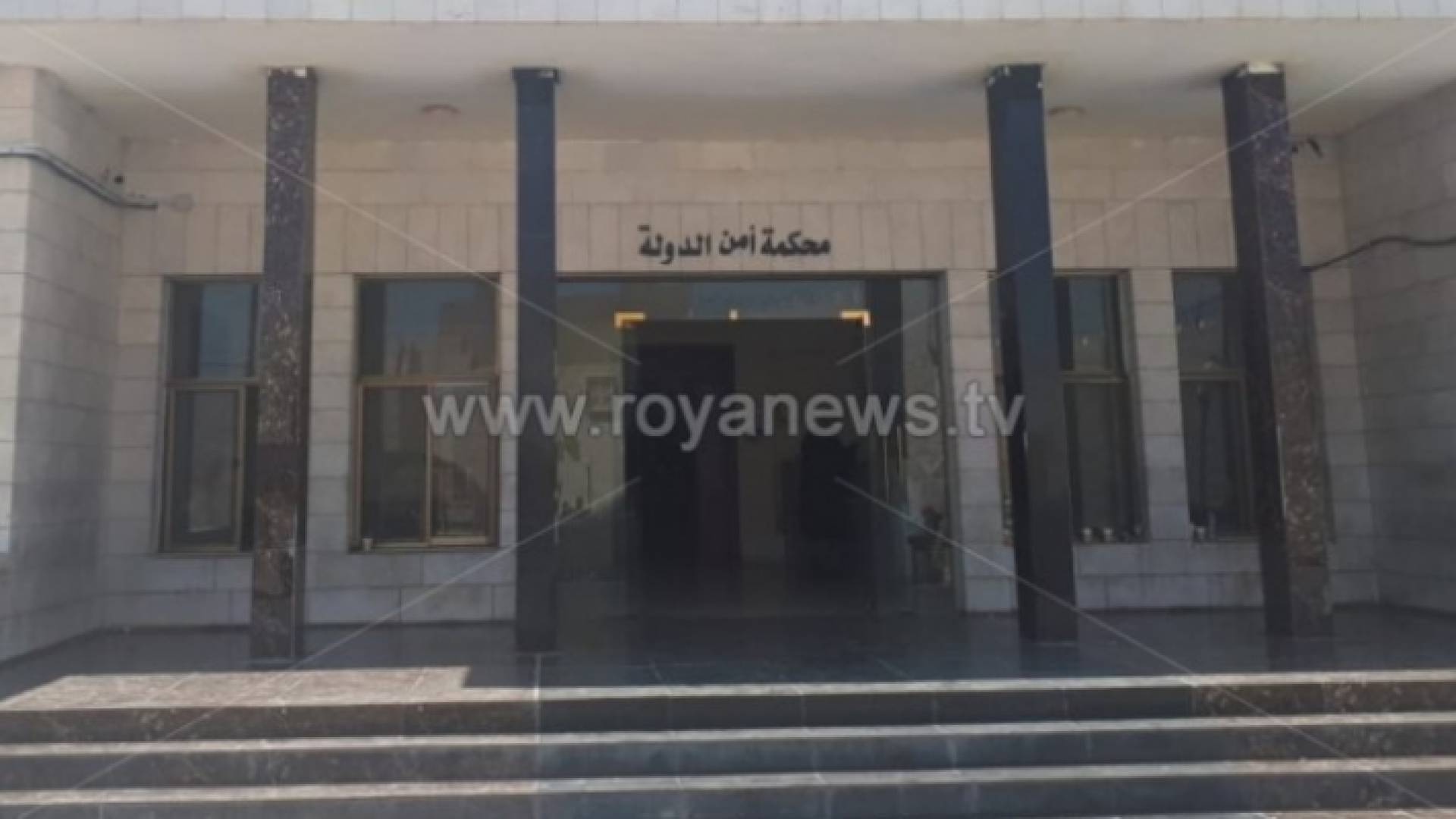 القبض على سيدة - ارشيفية