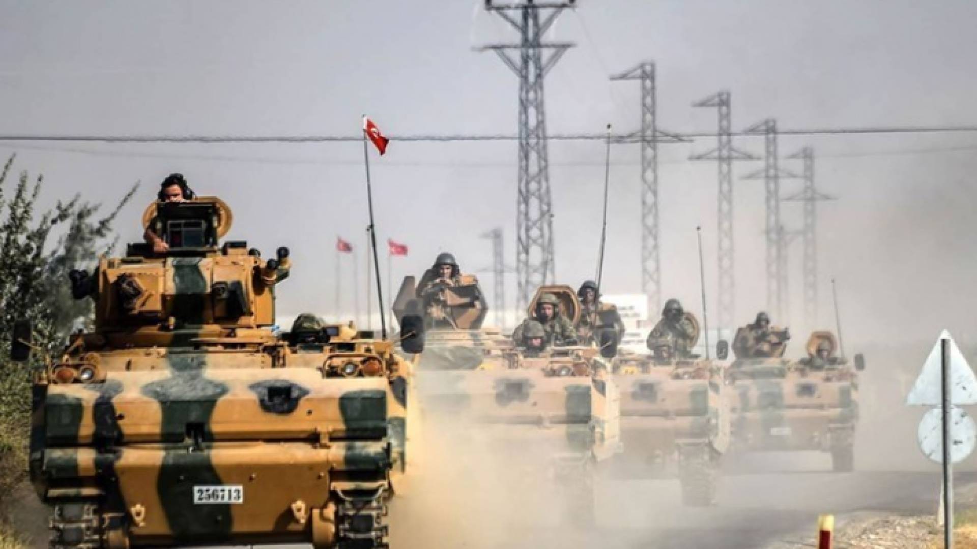 مقتل 3 مدنيين وإصابة 12 جراء قصف جوي على رتل تابع للجيش التركي في إدلب