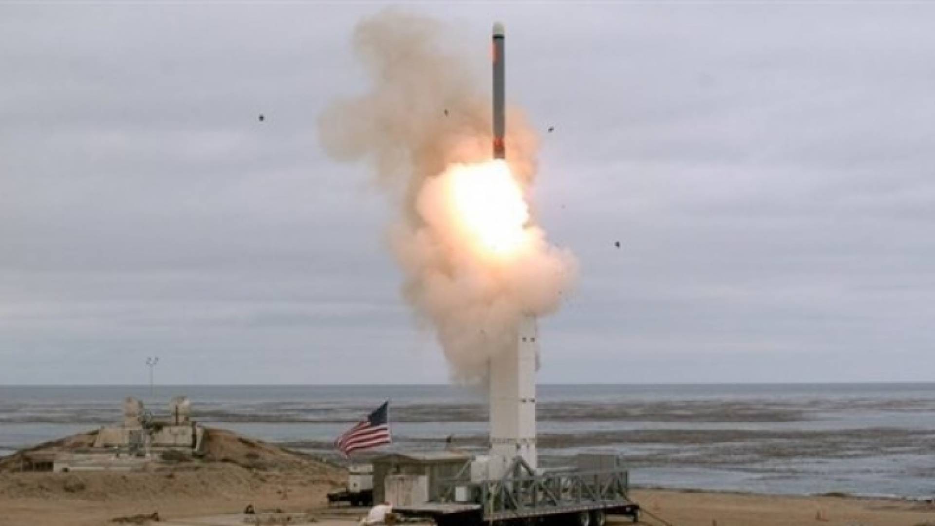 إطلاق صاروخ أمريكي متوسط المدى