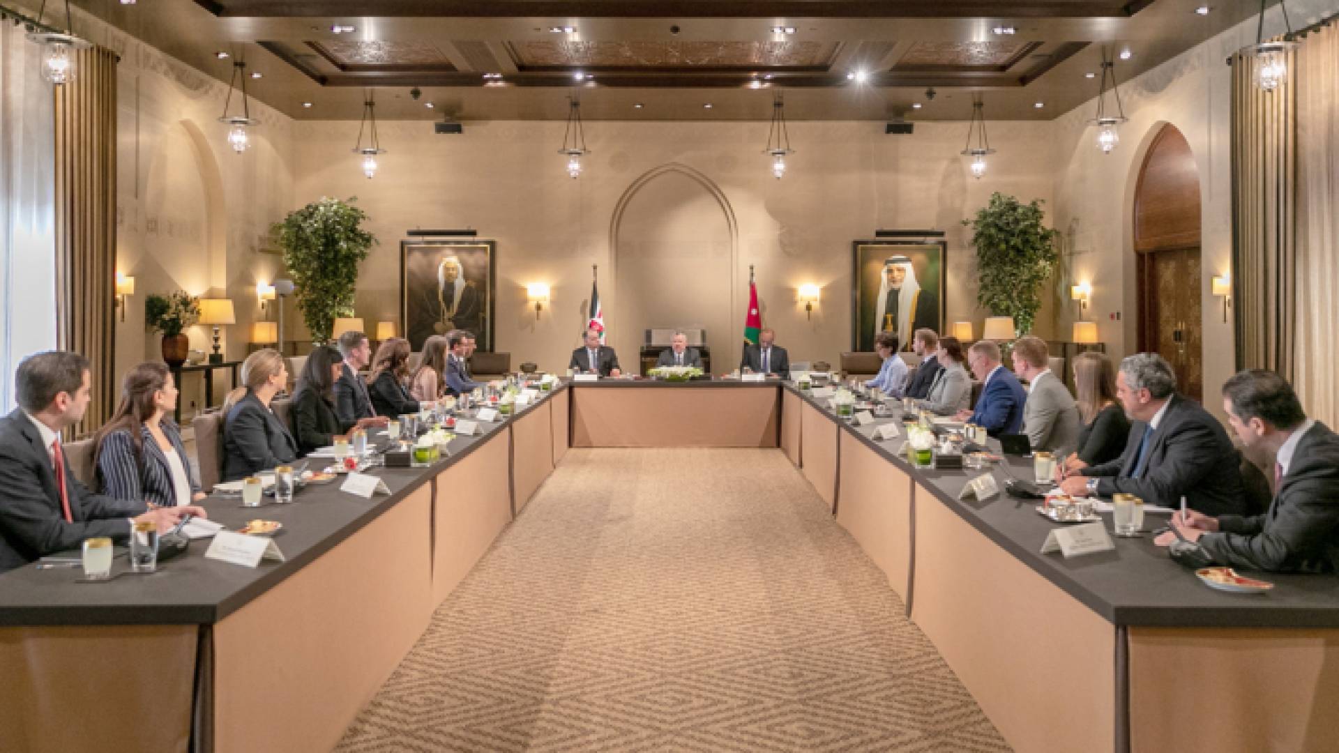 الملك يلتقي وفدا من مساعدي أعضاء الكونغرس الأمريكي