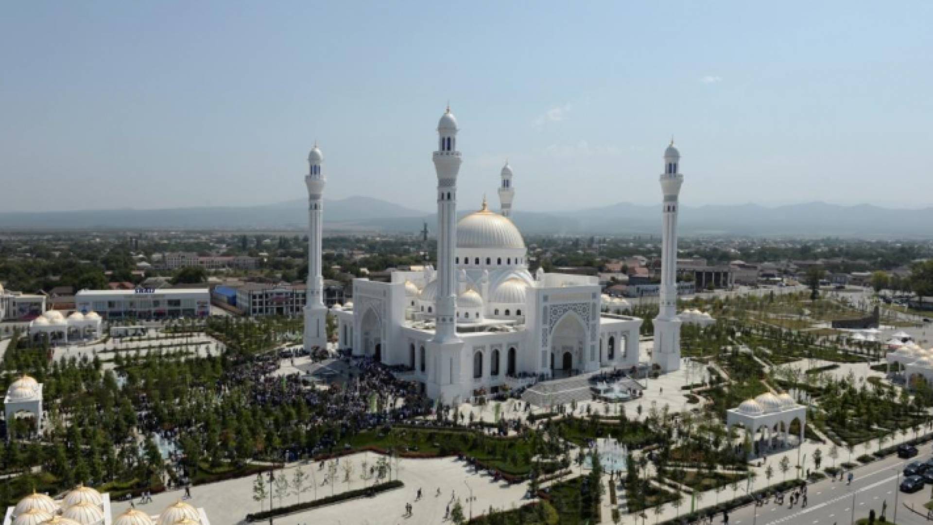 "فخر المسلمين" أكبر مسجد في أوروبا