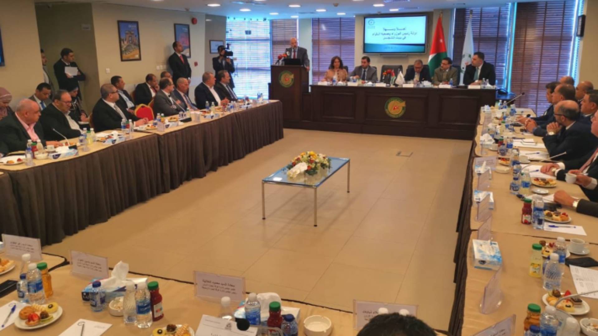 من الاجتماع