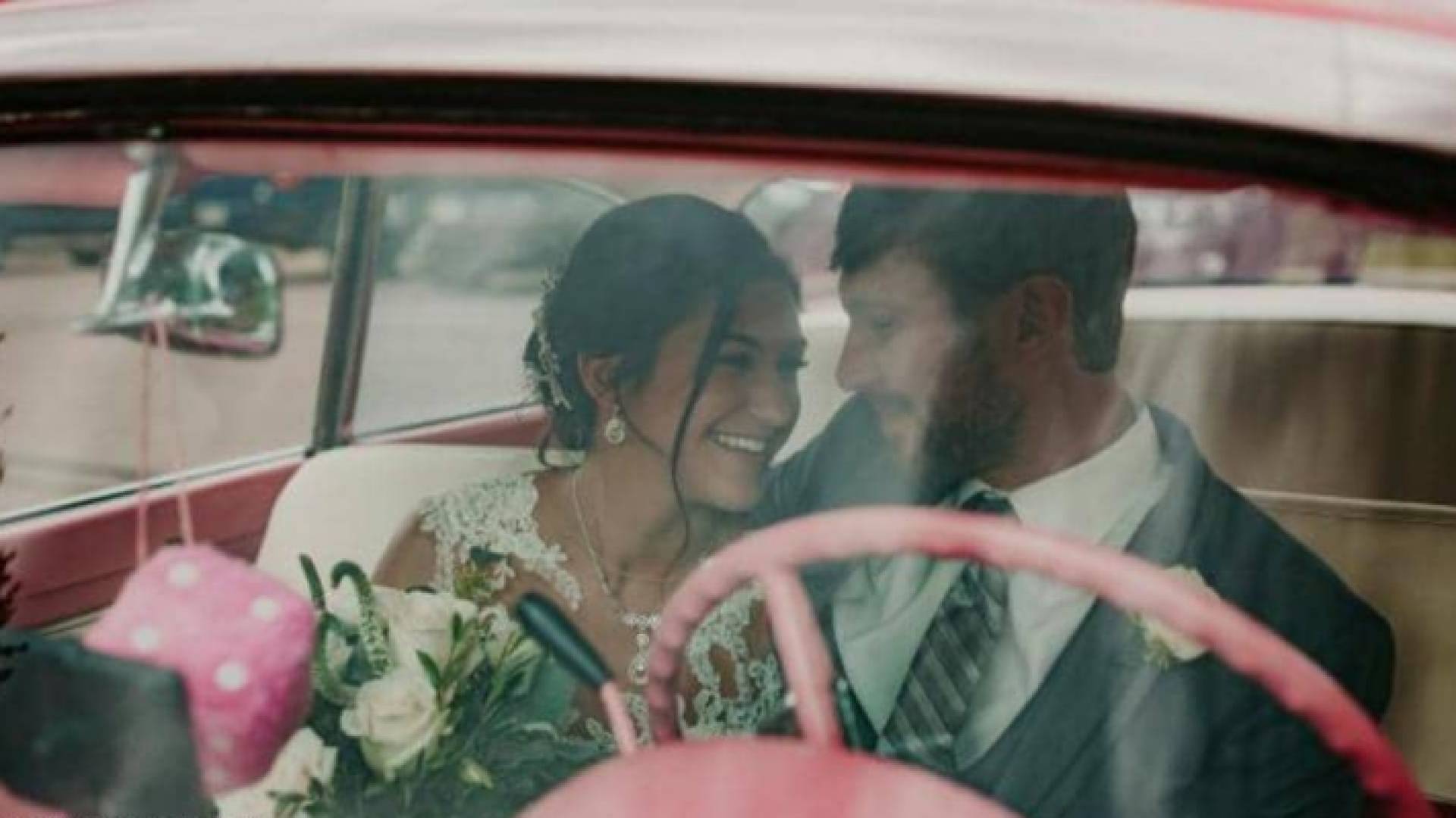 كريستينا مع زوجها في حفل الزفاف