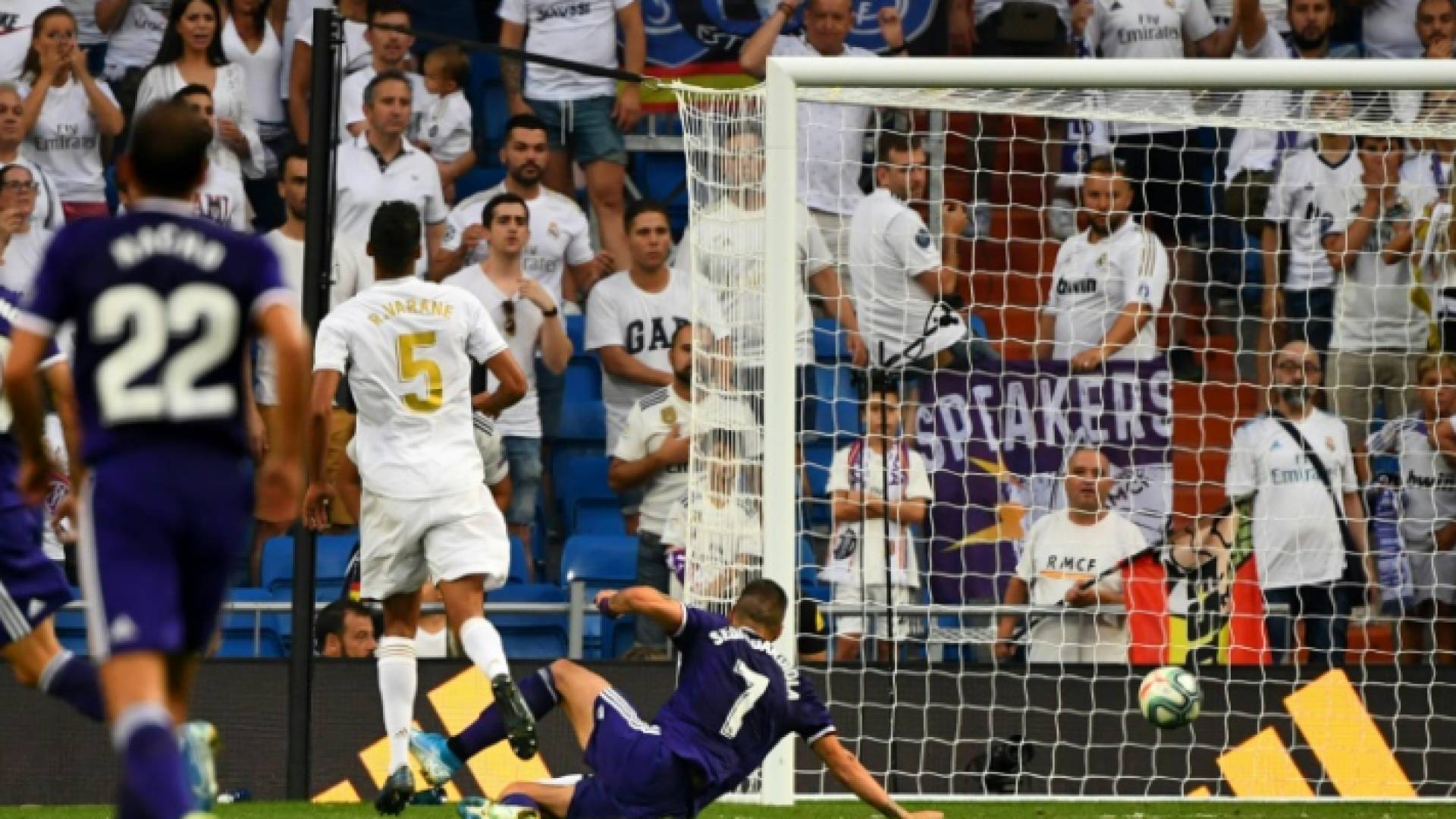 اسكت سيرخيو غوارديولا ملعب برنابيو الذي كان يستعد للاحتفال بالفوز على بلد الوليد