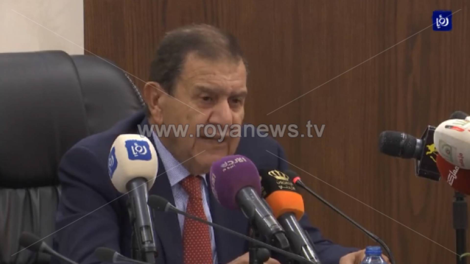 محافظ البنك المركزي زياد فريز