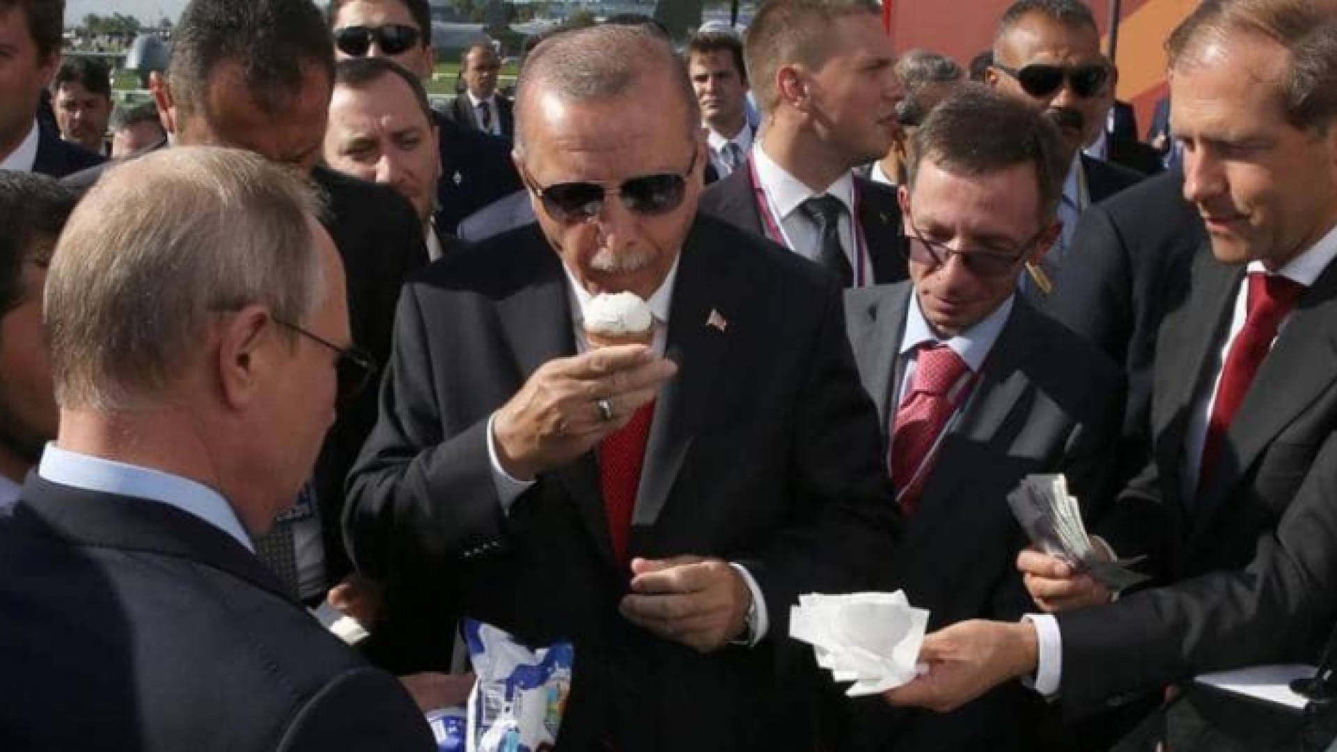 بوتن وأردوغان يتناولان "آيس كريم"
