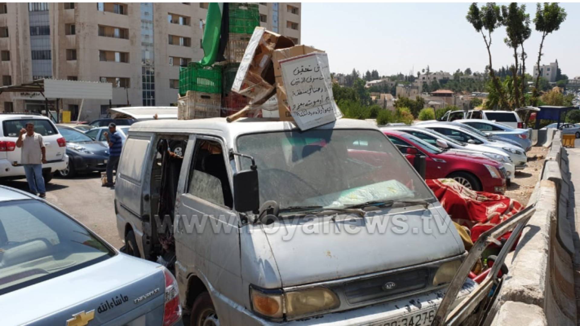 عائلة أردنية تنام في الشارع منذ اكثر من شهر