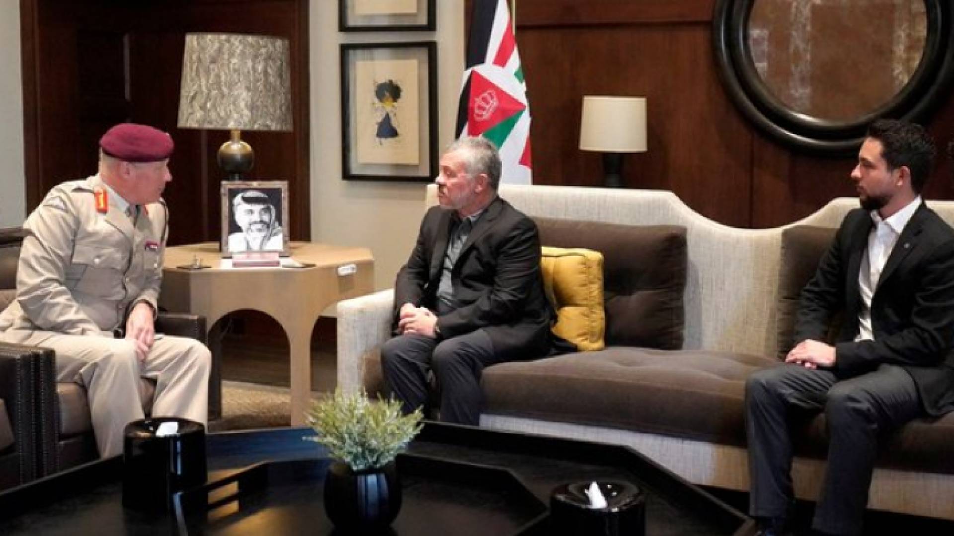 الملك يستقبل بحضور ولي العهد، كبير مستشاري وزارة الدفاع البريطانية للشرق الأوسط