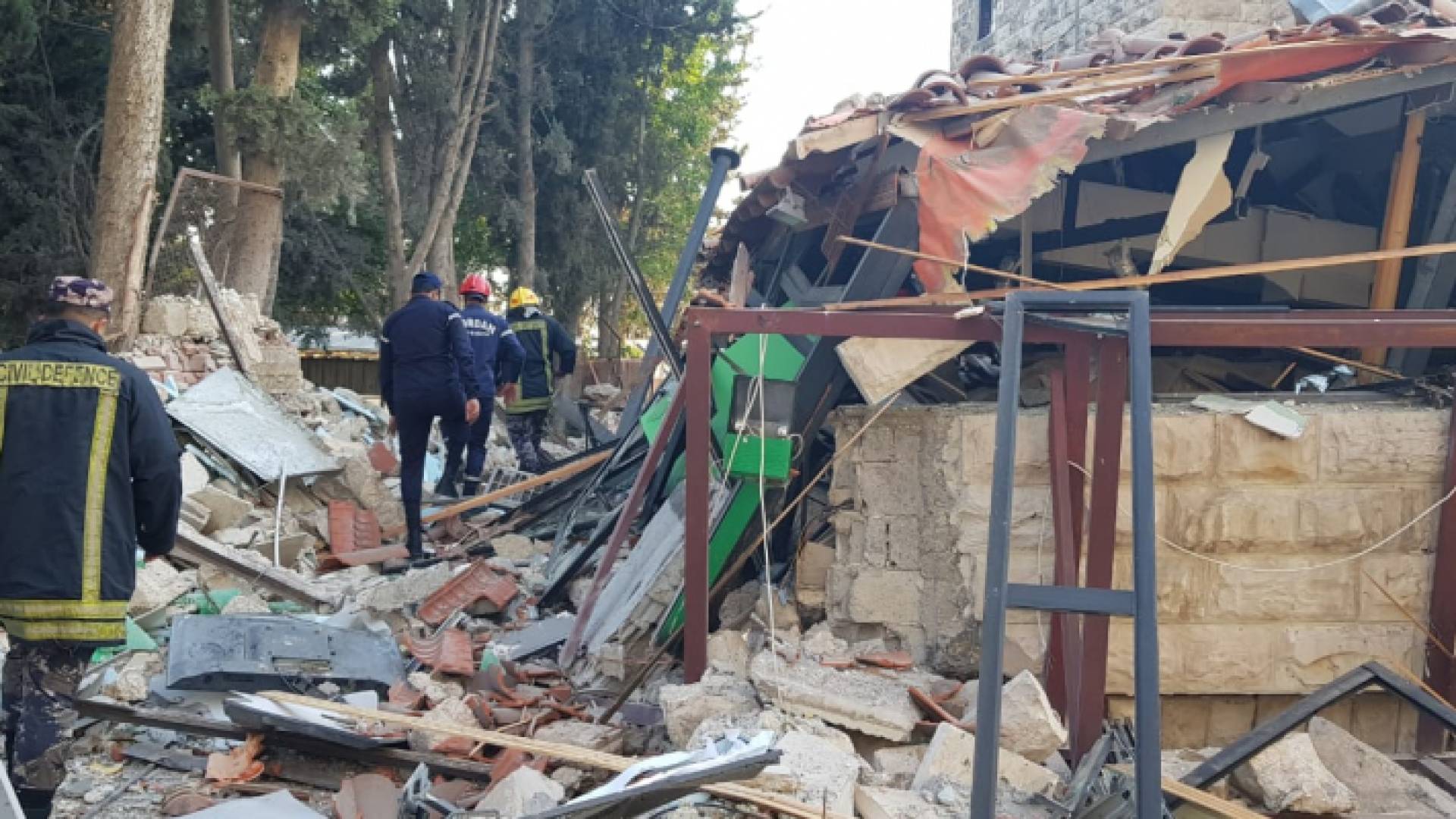 من موقع الانفجار بشارع الرينبو بمنطقة جبل عمان