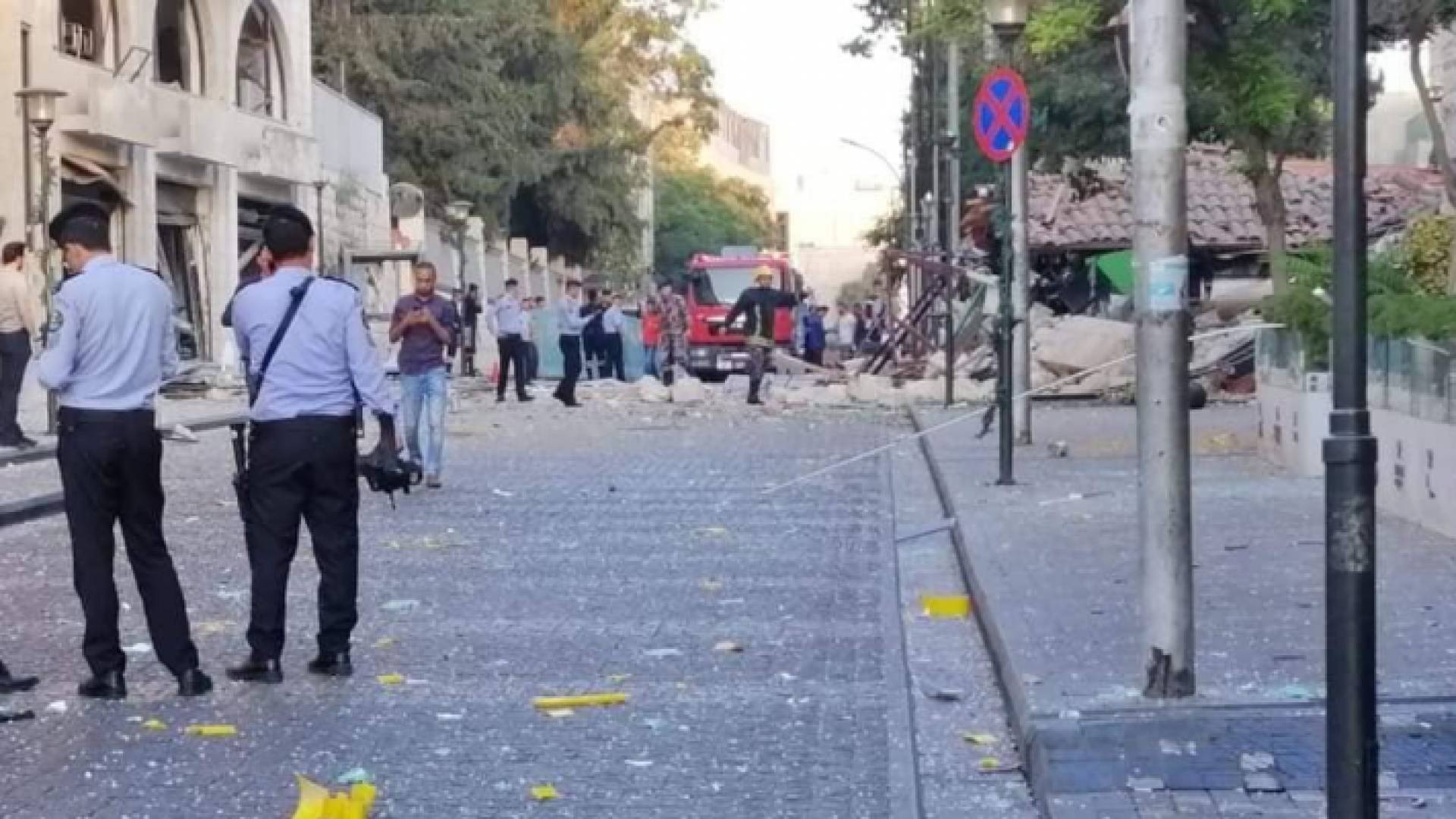 من موقع الانفجار