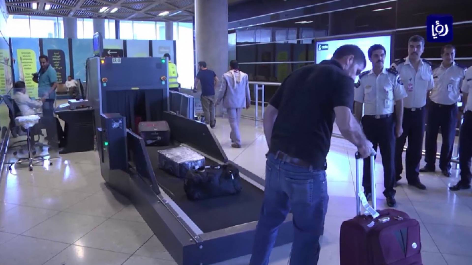 مسافرون في مطار الملكة علياء الدولي