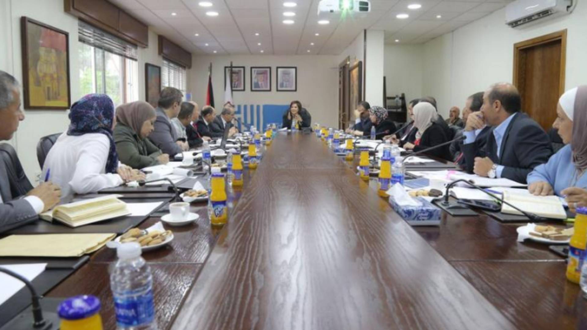 من الاجتماع