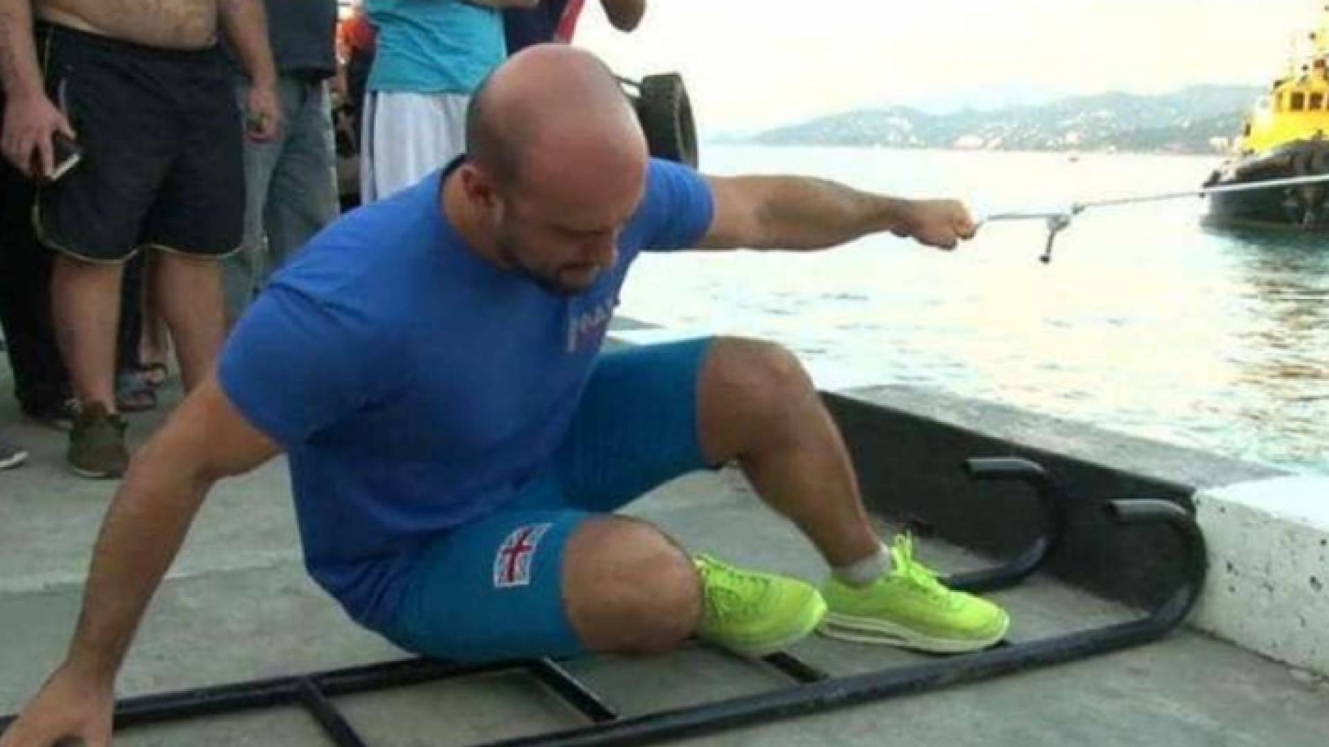 السحب تم باليد اليسرى