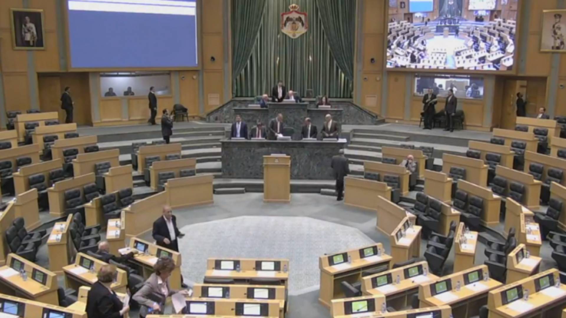 صورة من الجلسة