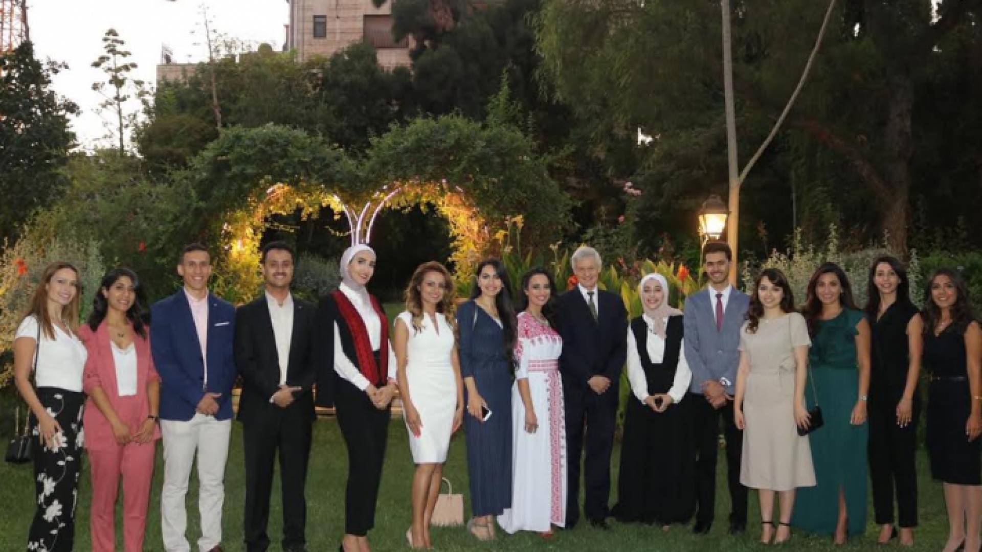 الطلبة رفقة السفير