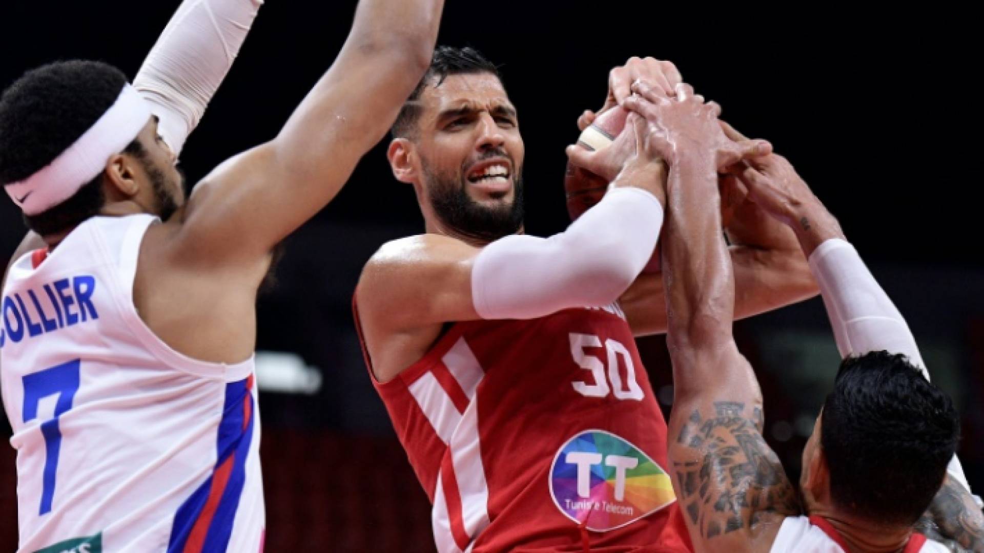 قاتل الماجري كثيرا تحت السلة لكن بورتوريكو حجزت بطاقة الدور الثاني