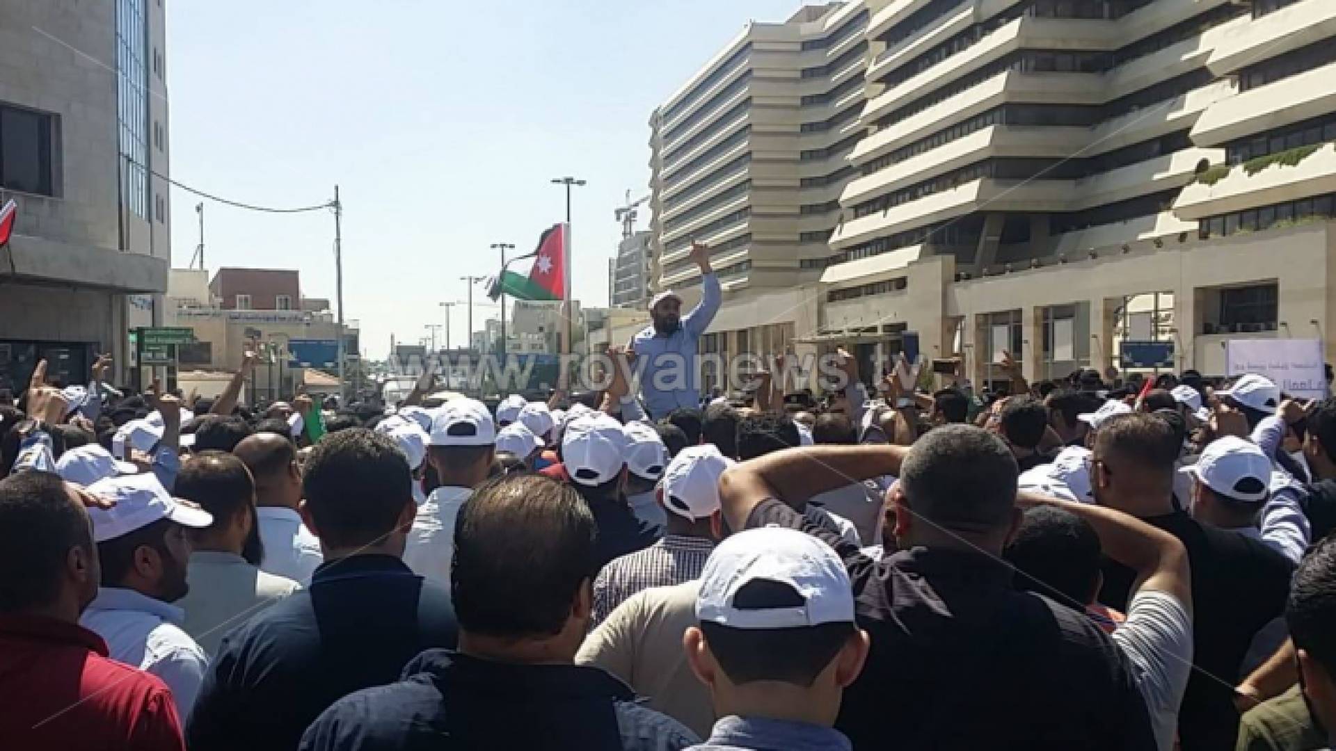 من الوقفة الاحتجاجية