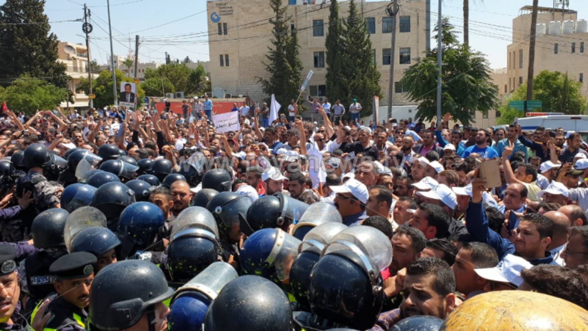 من الوقفة الاحتجاجية