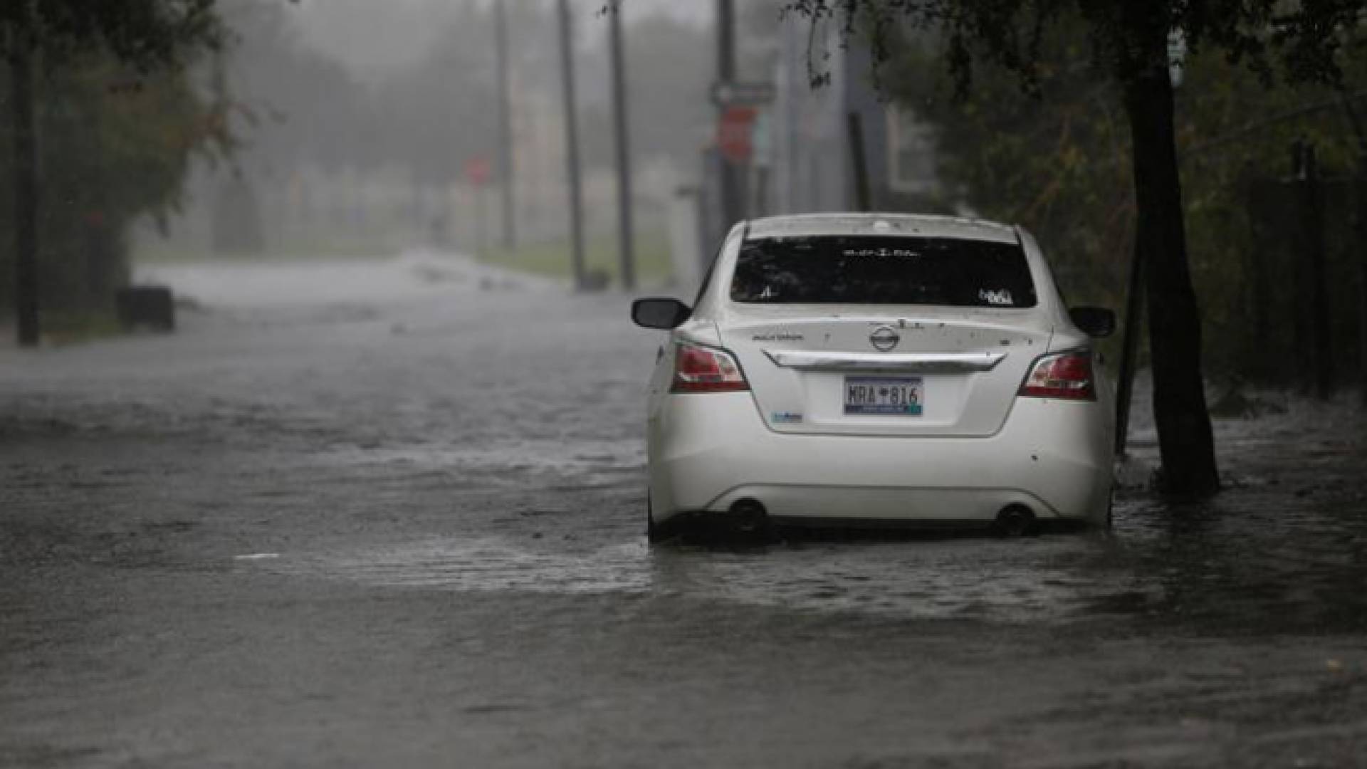 اثار الإعصار دوريان