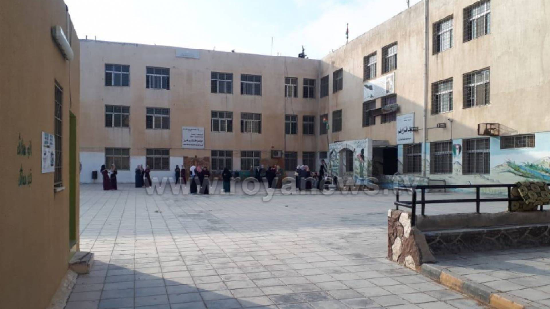 معلمات مضربات عن العمل في مدرسة بعمان