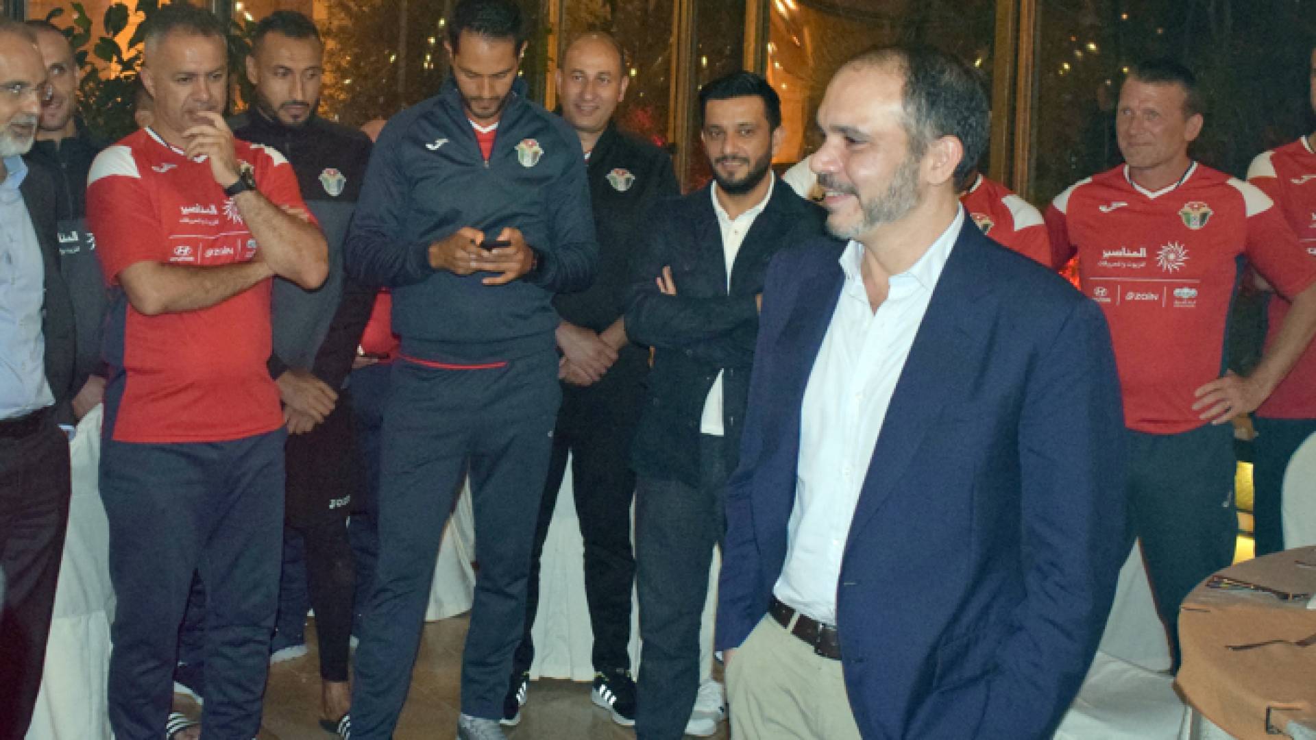 الأمير علي يلتقي لاعبي المنتخب الوطني