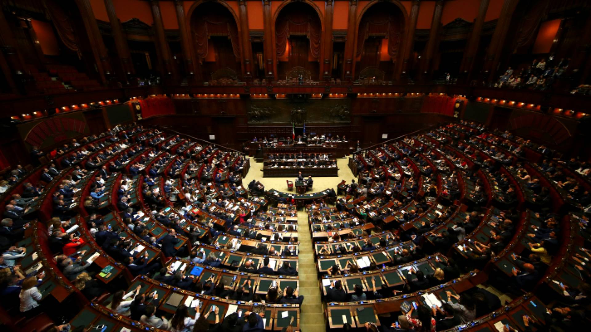 البرلمان الايطالي يمنح الثقة لحكومة كونتي