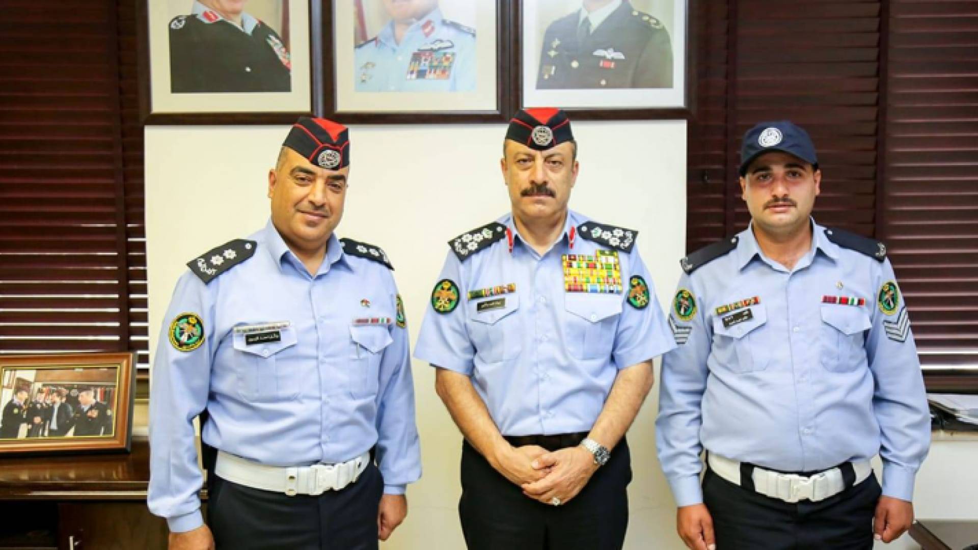 الأمن يكرم رقيب سير بعد مساعدته طفلة كانت تائهة عن منزل ذويها