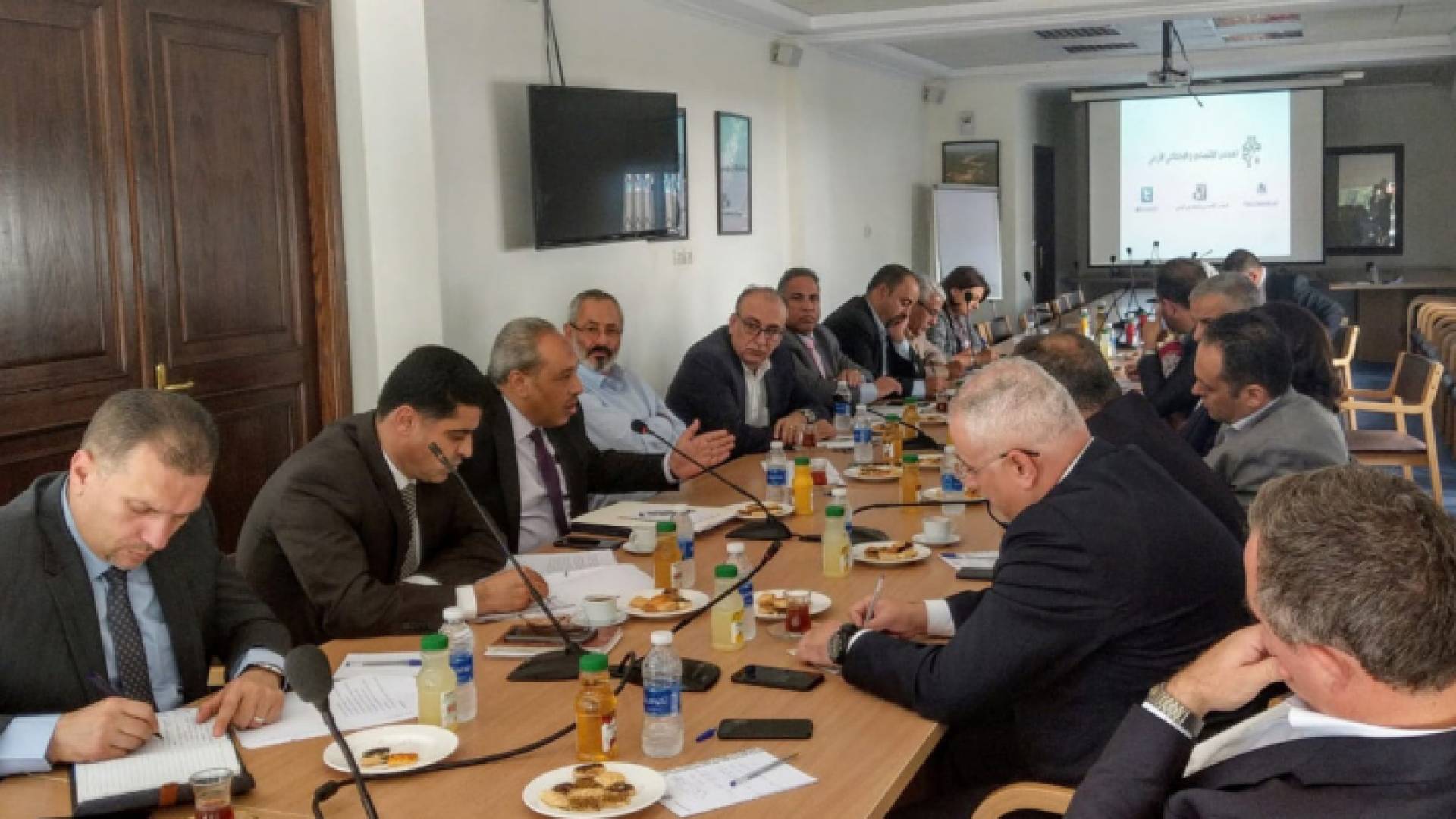 من الاجتماع