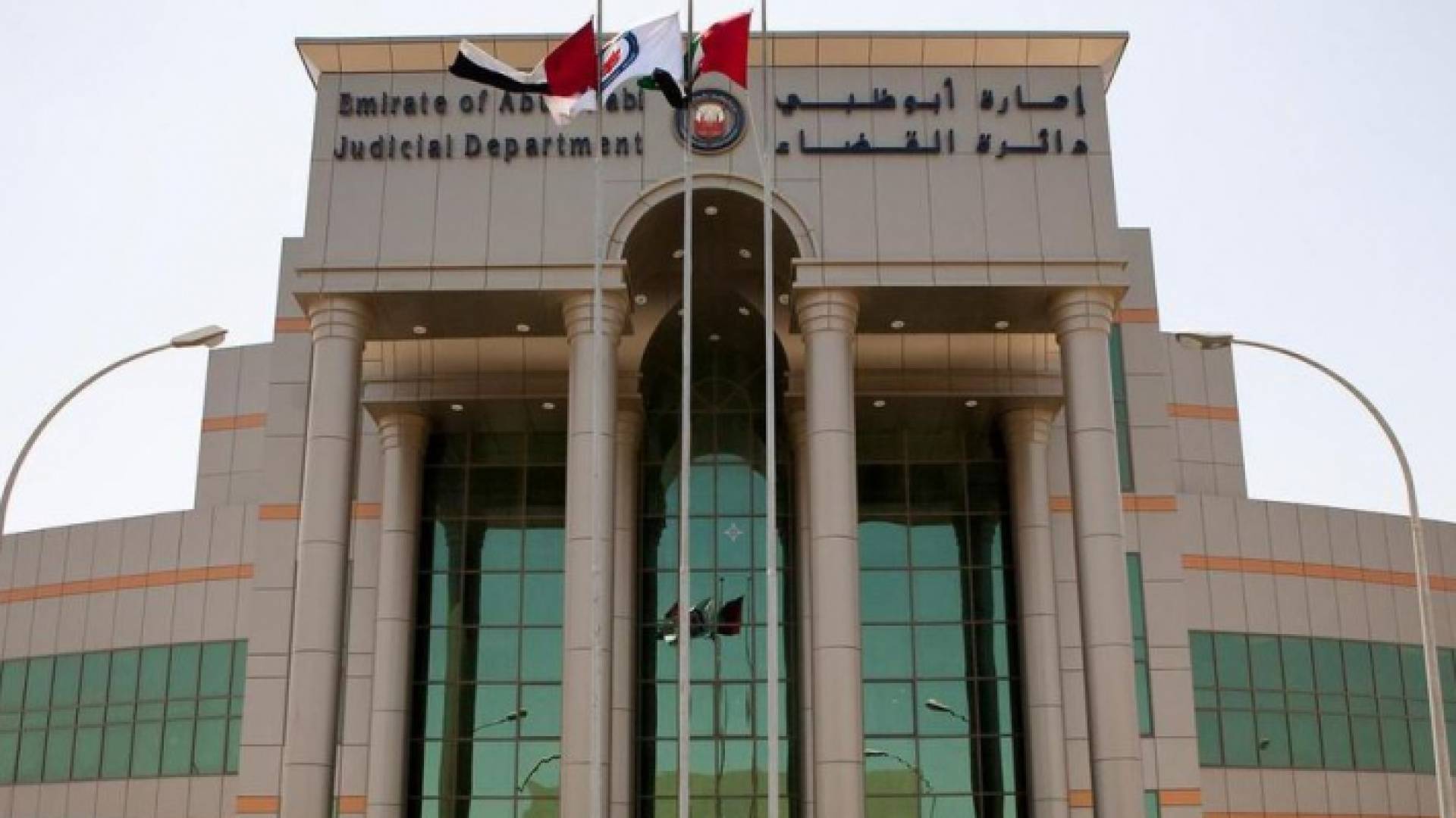 أقدموا على التودد للفتيات وتجاذب أطراف الحديث وتبادل أرقام الهواتف معهن