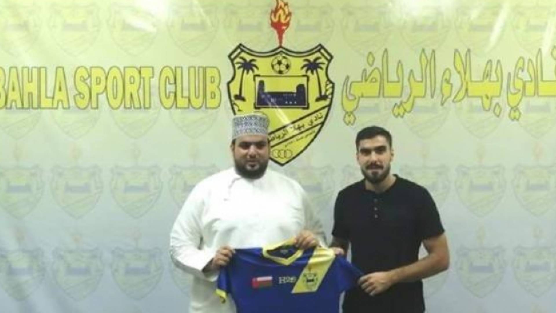 الأردني صوقار يحترف في بهلاء العماني