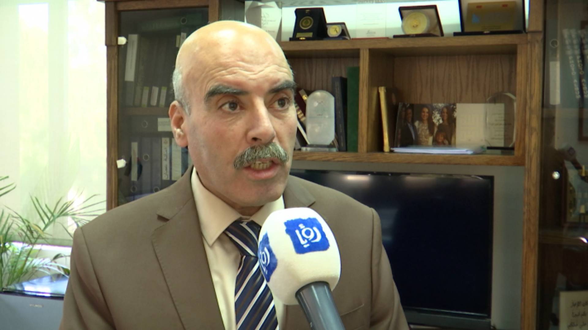 شبكة الانترنت كانت معطلة في دائرة الأراضي حين جاء الملك لزيارتها