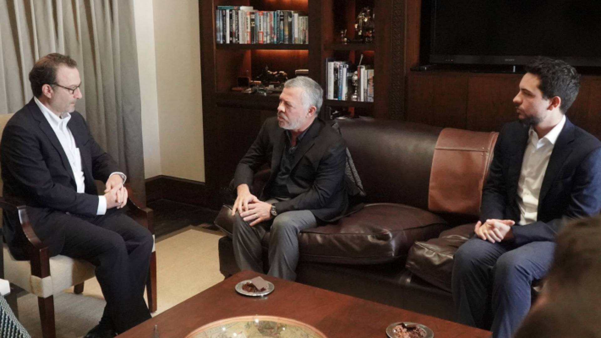 الملك يستقبل بحضور ولي العهد مساعد وزير الخارجية الأمريكي لشؤون الشرق الأدنى ديفيد شينكر