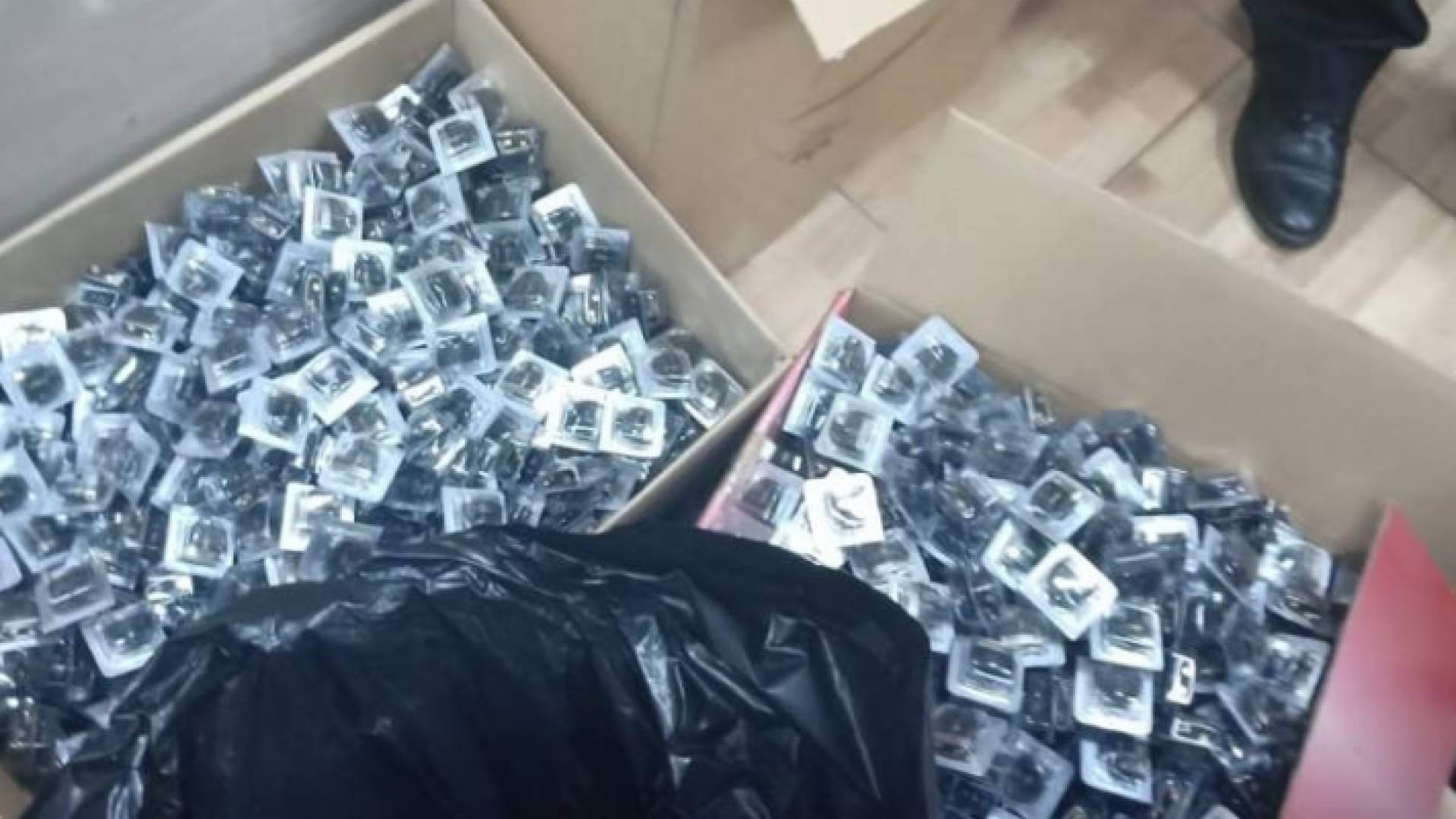 الجمارك تحبط تهريب سجائر الكترونية