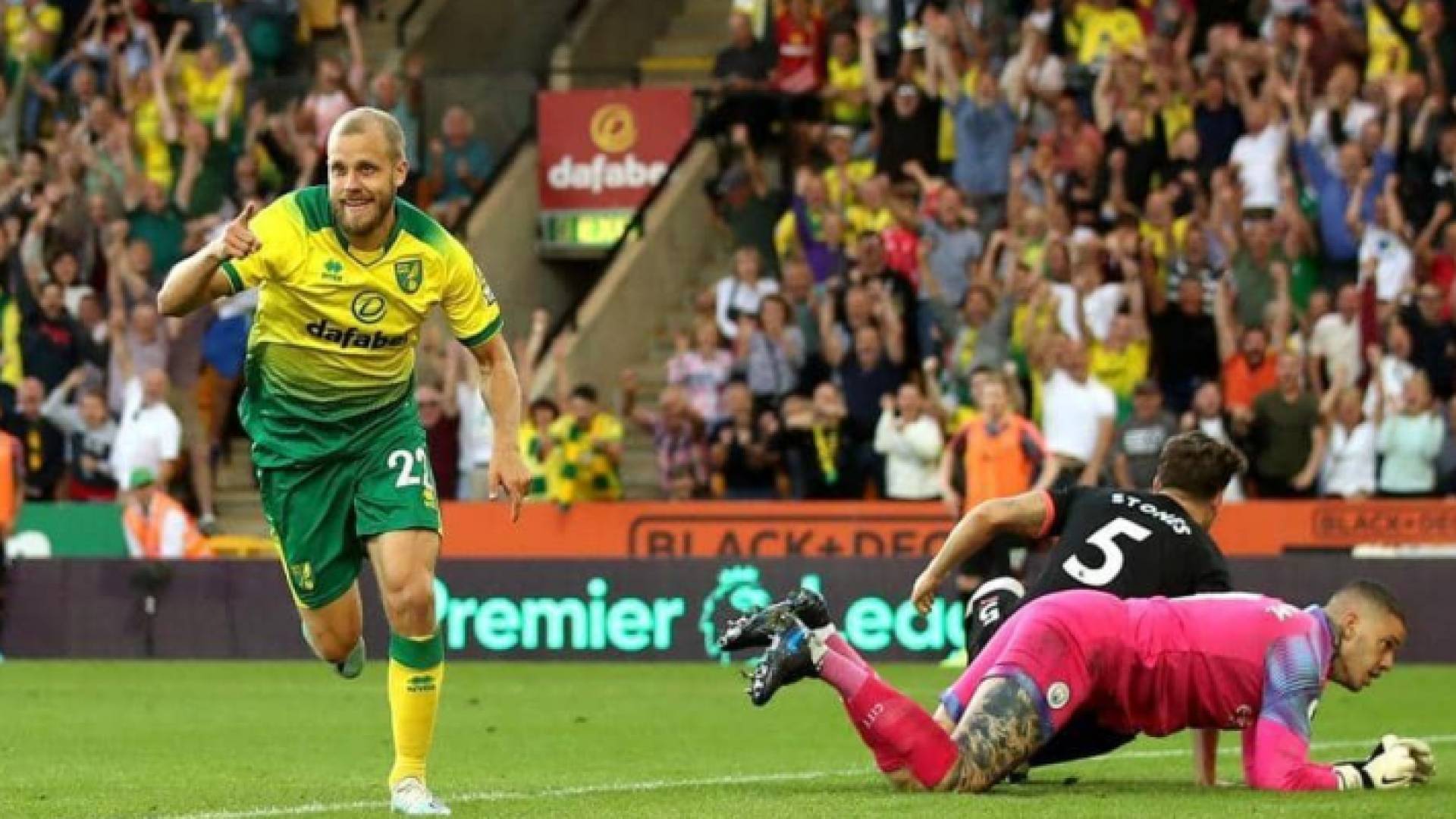 نوريتش يصدم مانشستر سيتي