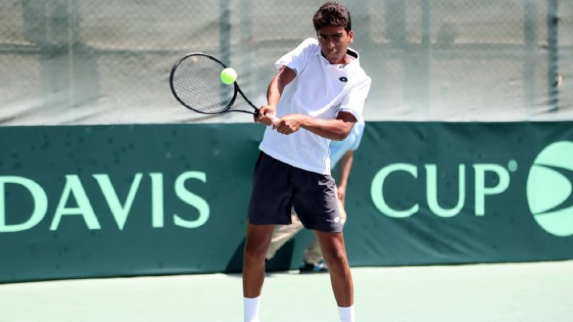 منتخب التنس يفوز على عمان ويتأهل للمستوى الثالث بكأس ديفيز