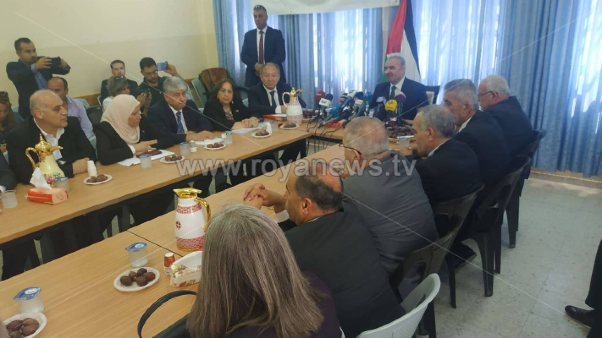 جانب من اجتماع الحكومة في الأغوار