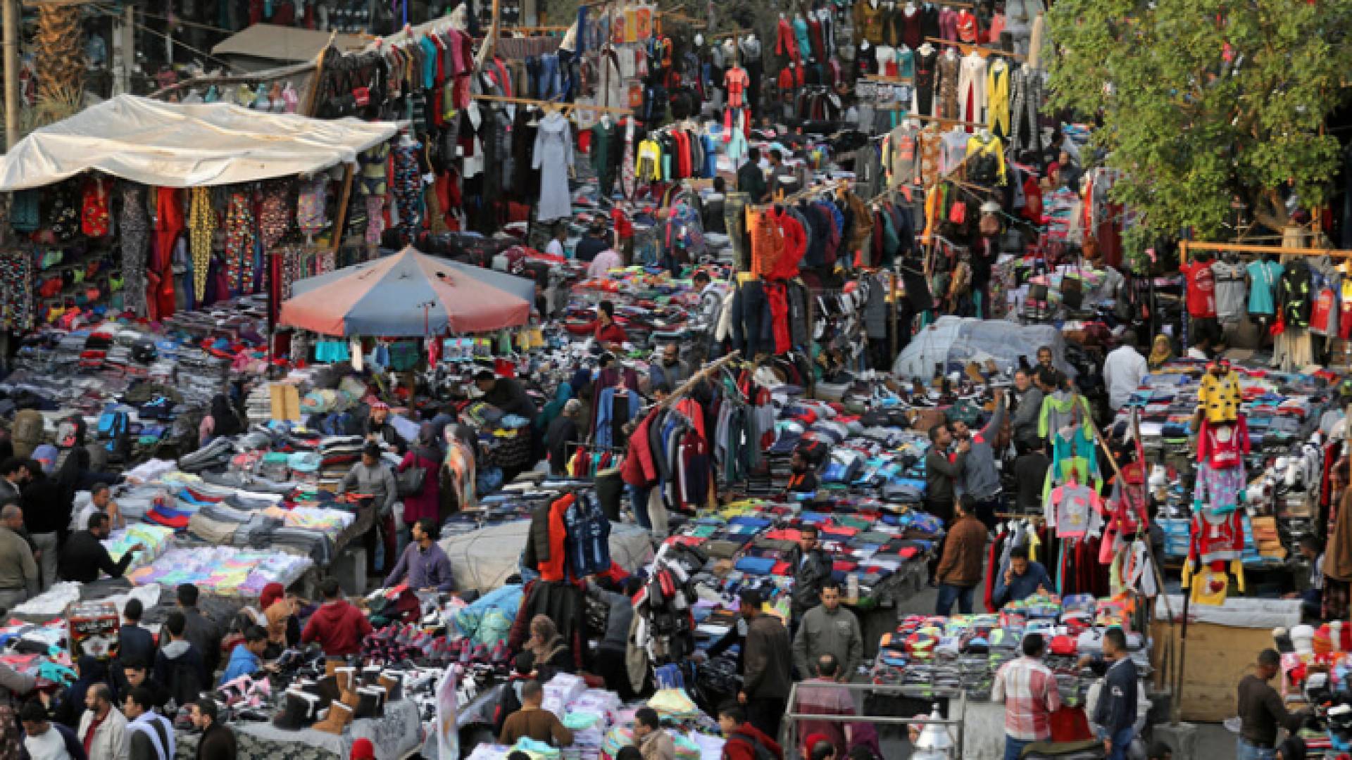 كان يقنع الفقراء ببيع اعضائهم