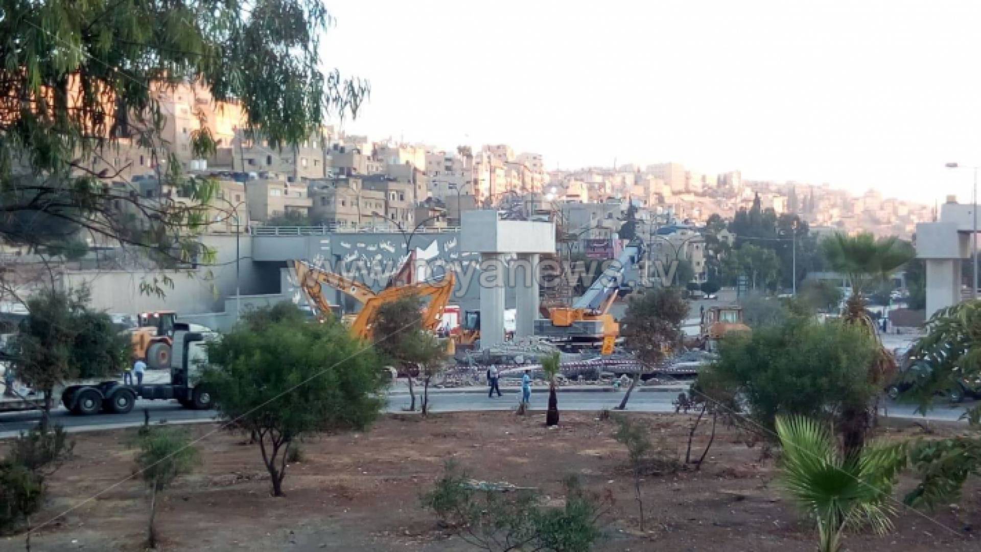 من موقع الانهيار