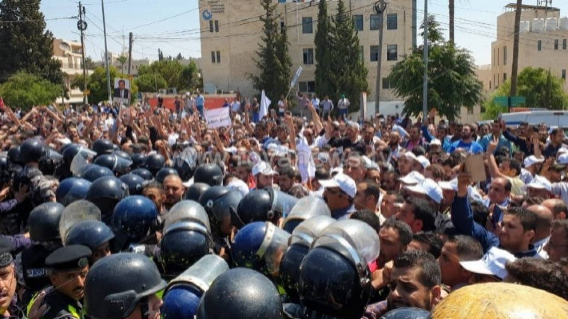 الصورة من اعتصام المعلمين