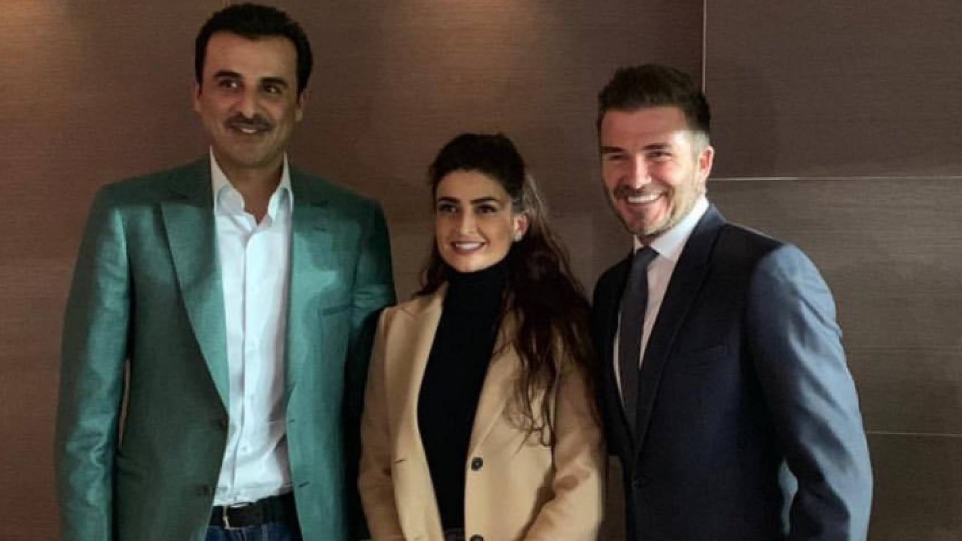 علا الفارس مع أمير قطر واللاعب الإنجليزي بيكهام