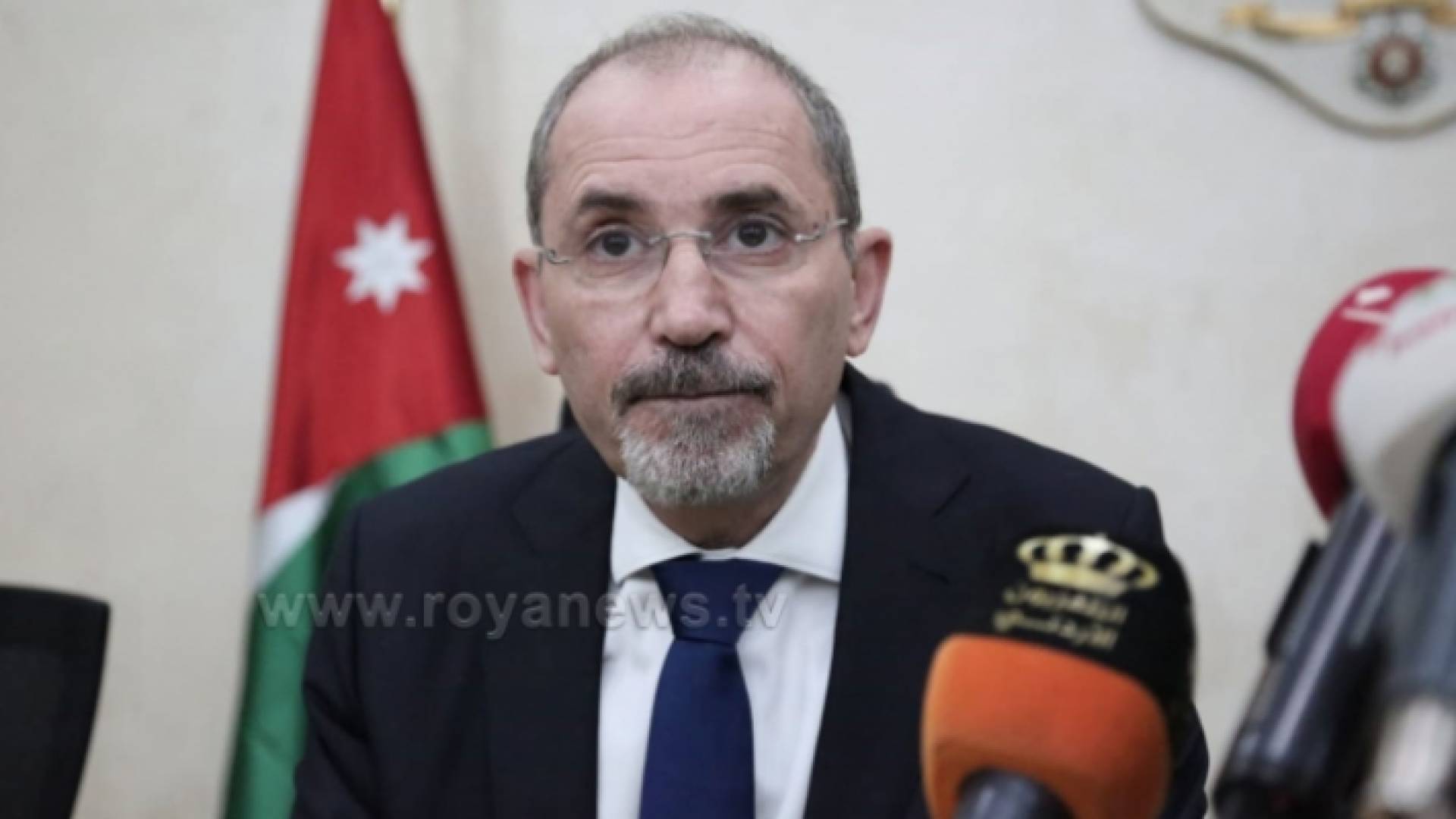 الصفدي: جهود طويلة من العمل على تحقيق السلام تقف اليوم على حافة الضياع