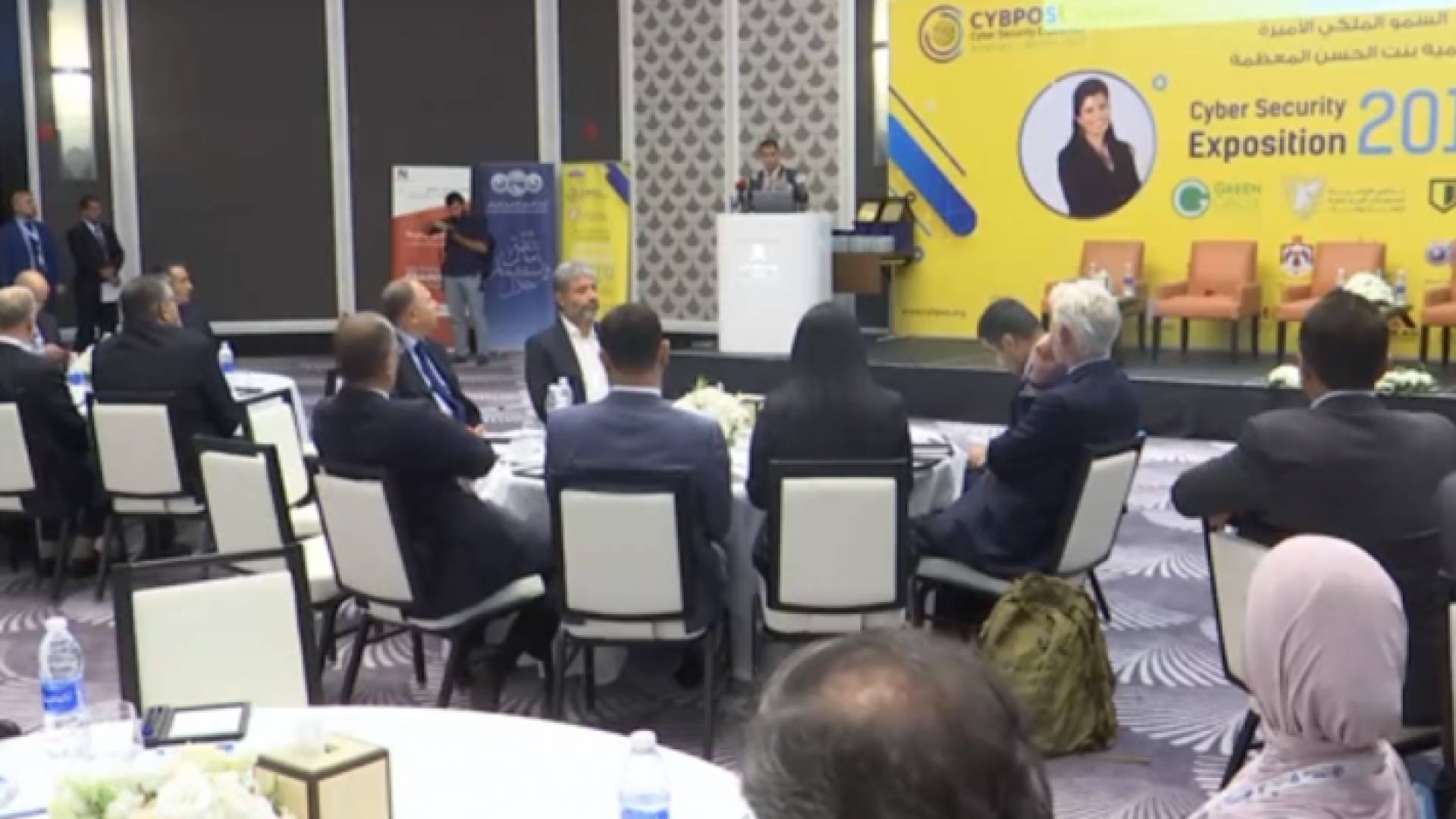 من المؤتمر