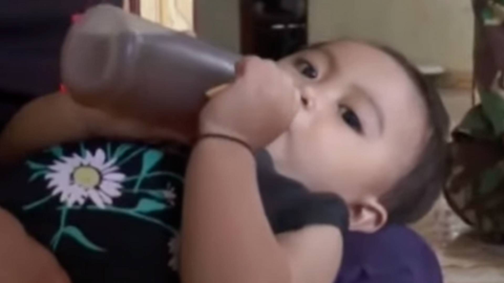 الرضيعة الإندونيسية - من الفيديو