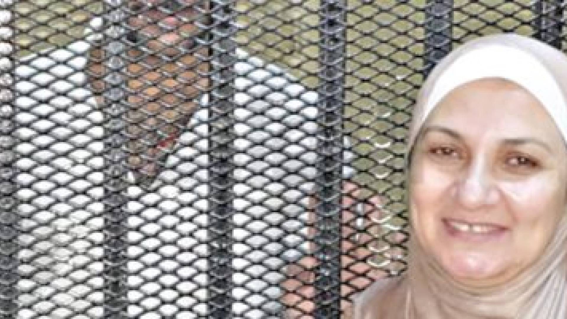 الأم وابنها في قاعة المحكمة