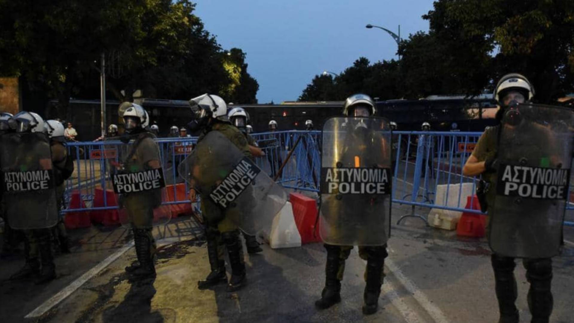 عناصر من الشرطة اليونانية