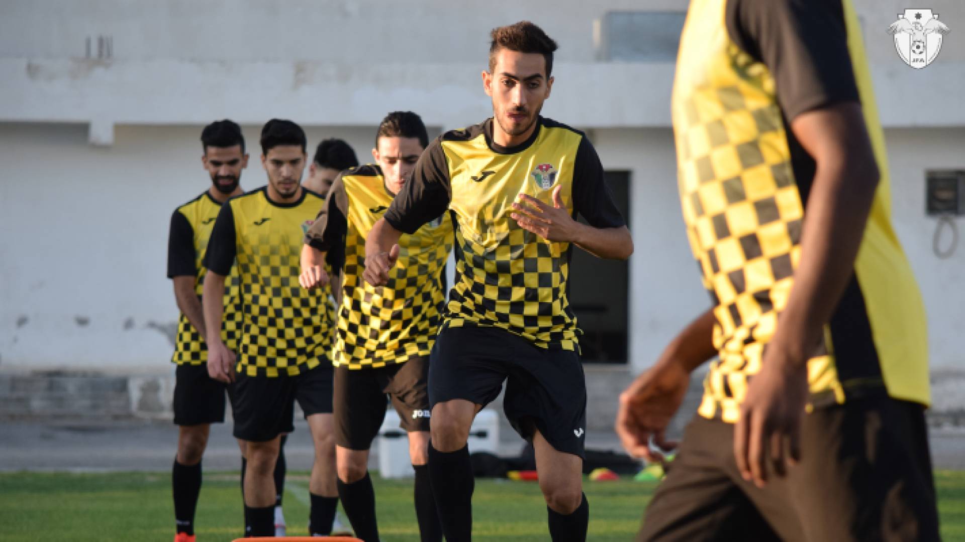 لاعبو المنتخب الألومبي