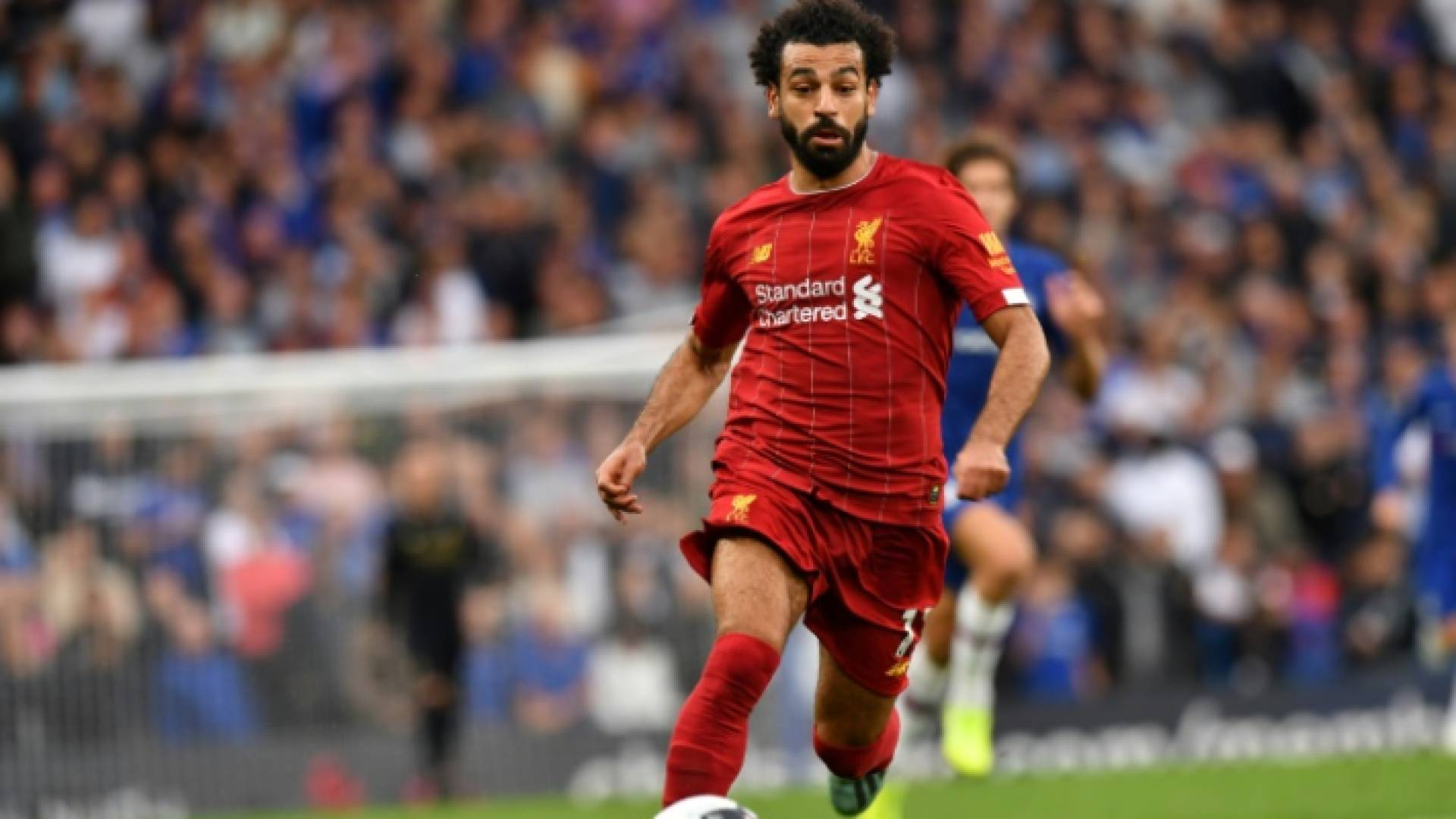 أثار محمد صلاح جدلا بسحب الإشارة الى أنه لاعب مصر من حسابه على موقع "تويتر"، والاكتفاء بالإشارة الى ليفربول الإنكليزي.