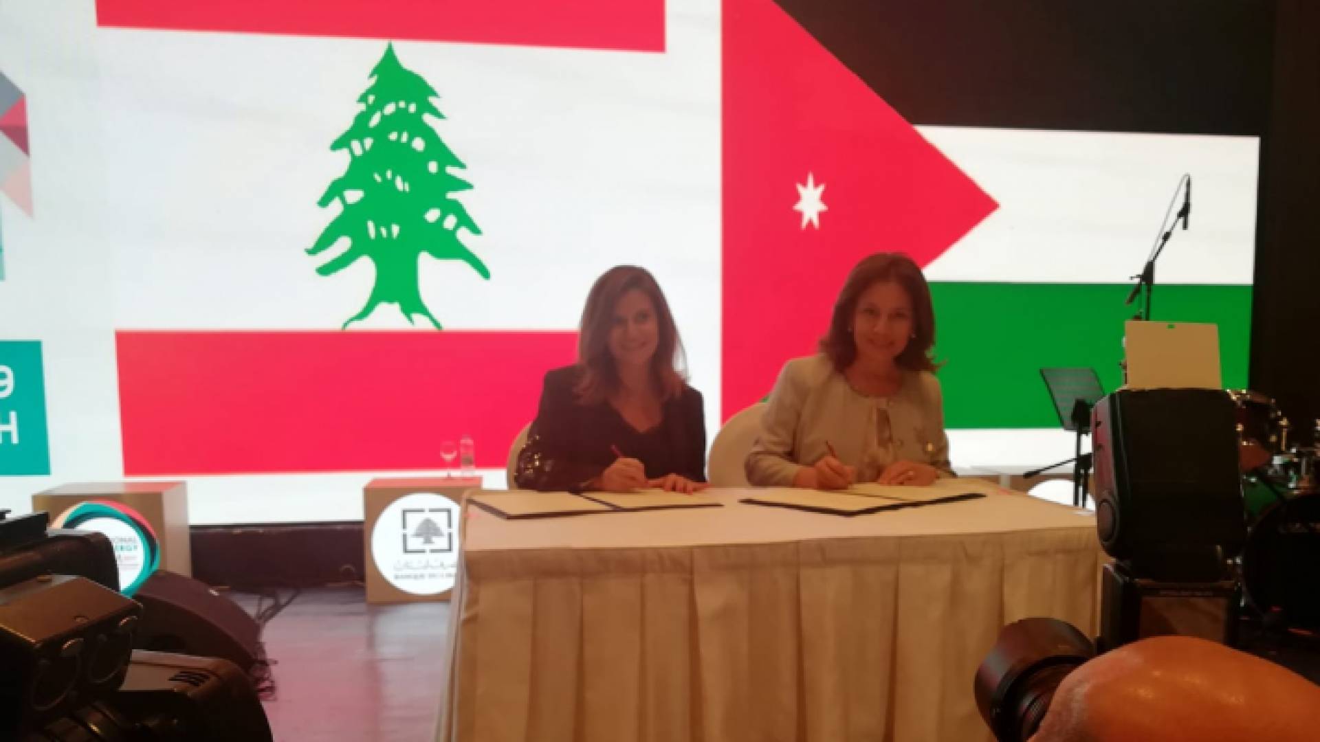 من توقيع الاتفاقية