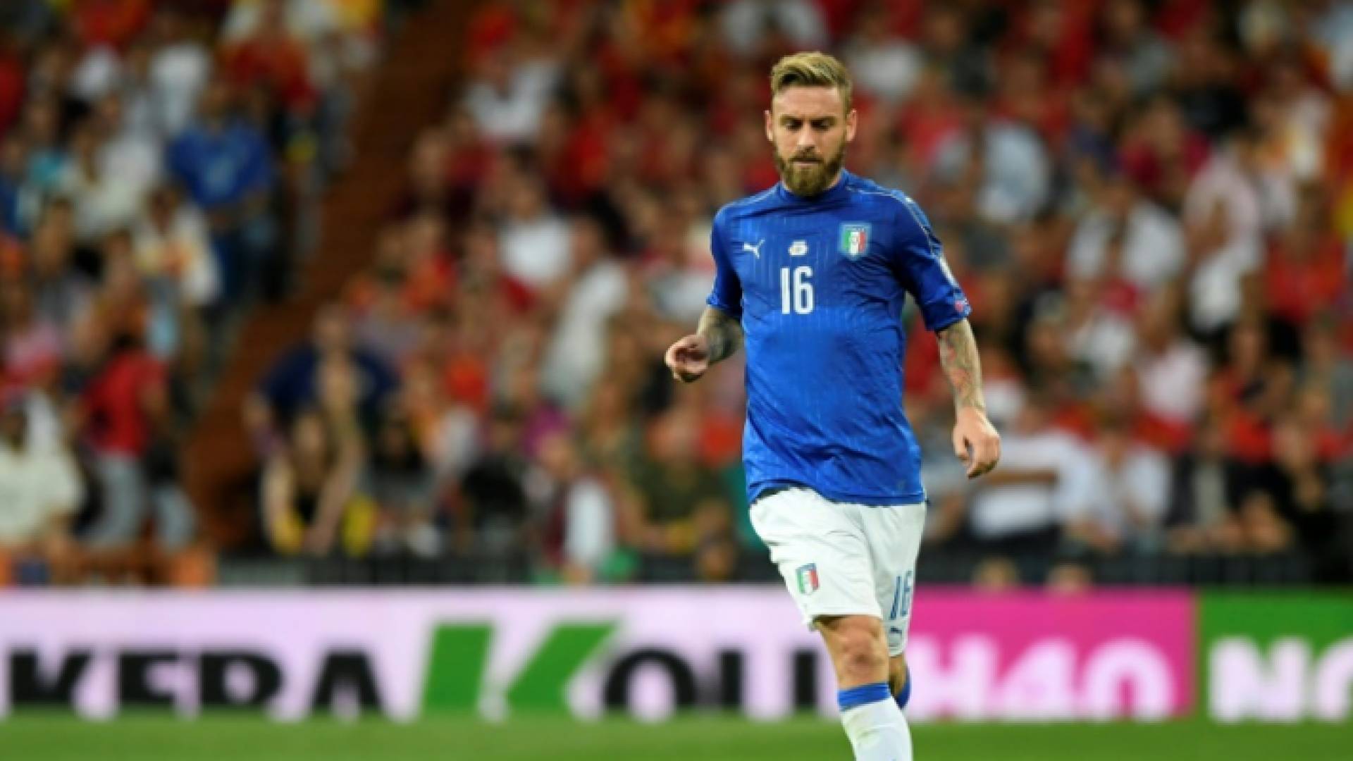 تعود آخر مشاركة لدانييلي دي روسي مع المنتخب الايطالي الى الخسارة أمام السويد في تشرين الثاني 2017