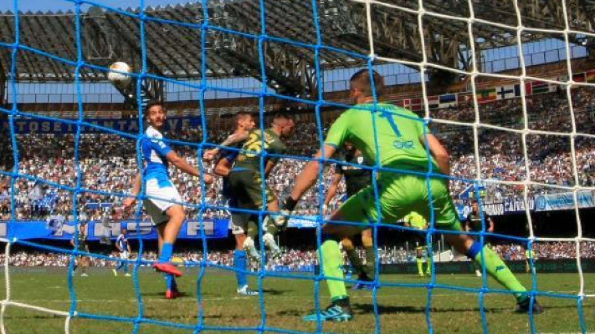 نابولي يهزم بريشيا و يواصل اللحاق بفرق المقدمه